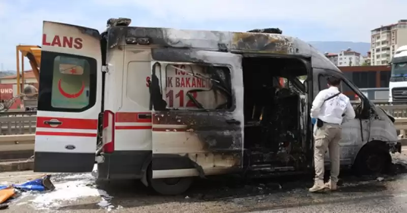Hatay'da Seyir Halindeki Ambulansta Yangın çıktı