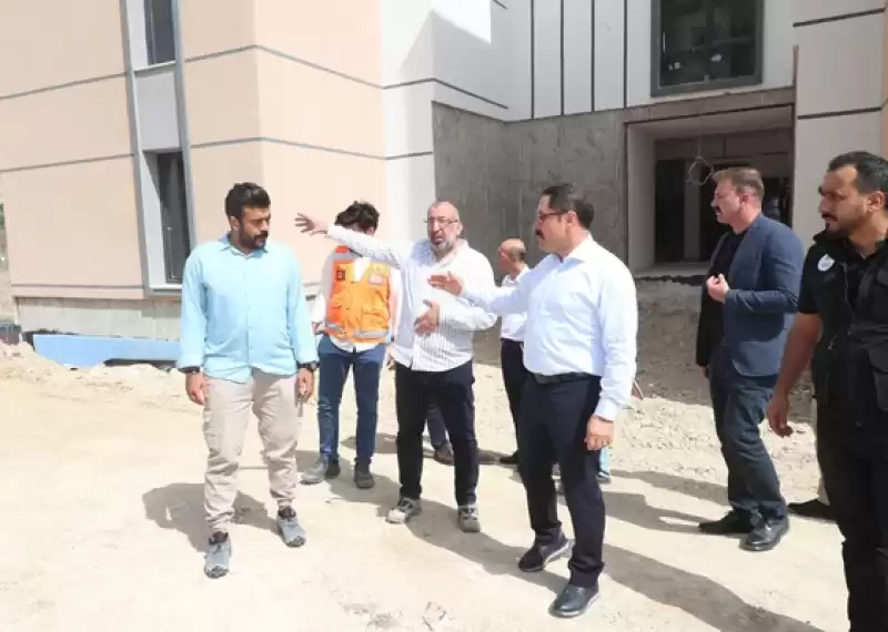 Hatay Valisi Mustafa Masatlı, Yapımı Devam Eden Deprem Konutlarını Inceledi 