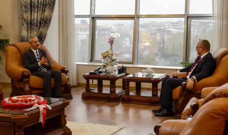 CİB Adana Bölge Müdürü  Turgut,  Rektör Veysel Eren'e  Ziyaret