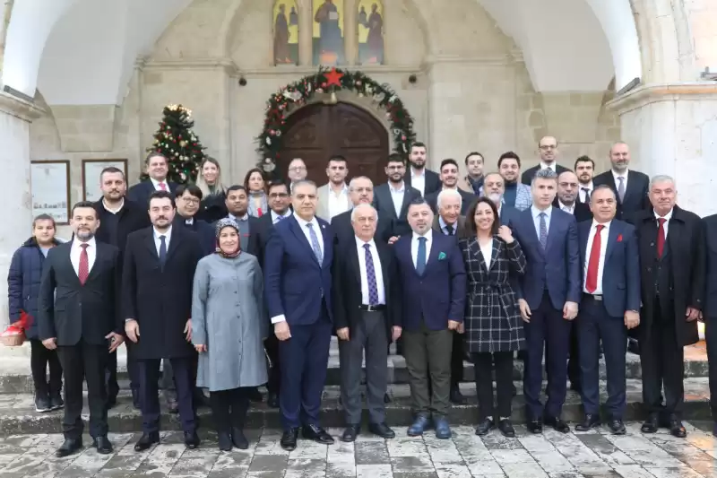 HATAY’DA NOEL COŞKUYLA KUTLANDI 