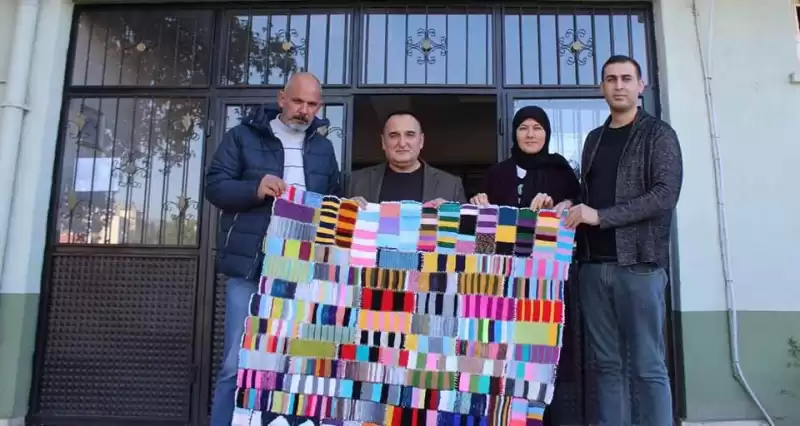 Öğrencilerden ‘renkli Kilim’ Dokuması