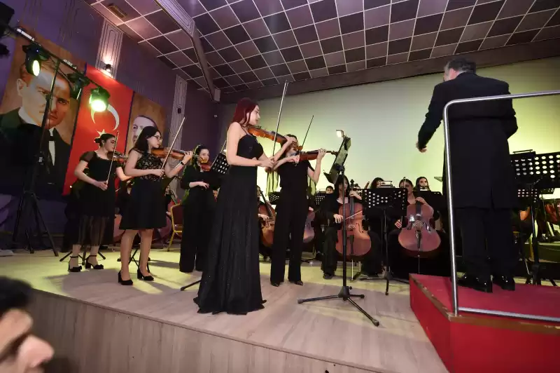 Cumhuriyet Kültür Merkezi Ilk Konsere Evsahipliği Yaptı