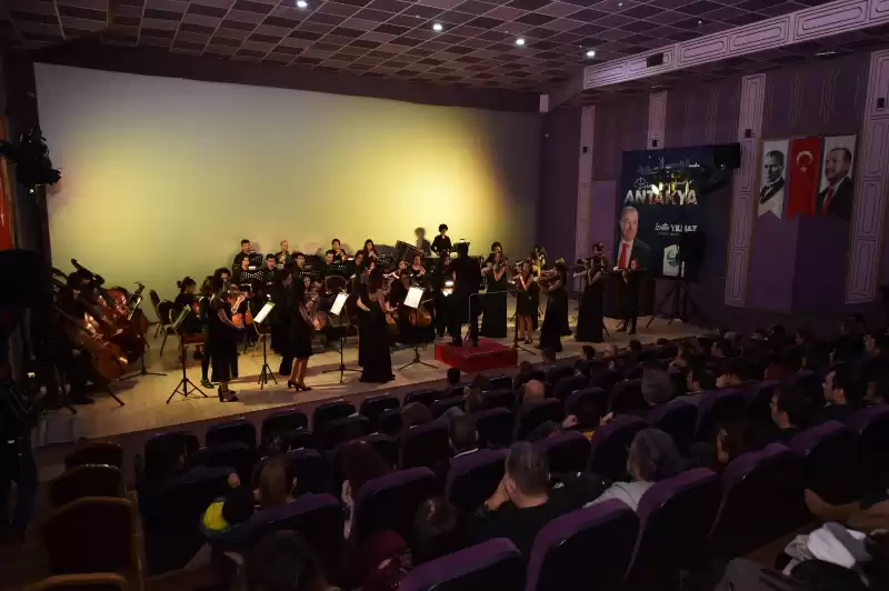 Cumhuriyet Kültür Merkezi Ilk Konsere Evsahipliği Yaptı