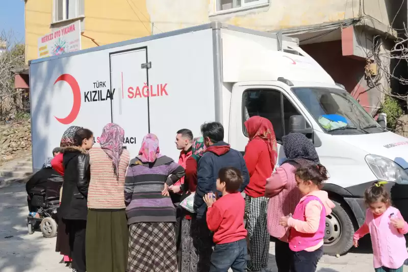 Kızılay Mobil Sağlık Araçları Ilk Gün 600 Depremzedeye Ulaştı