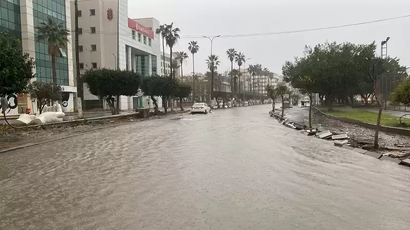 İskenderun'da Sağanak Etkili Oluyor