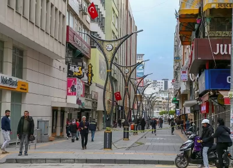 Depremlerin Vurduğu İskenderun'da Yaralar Sarılıyor