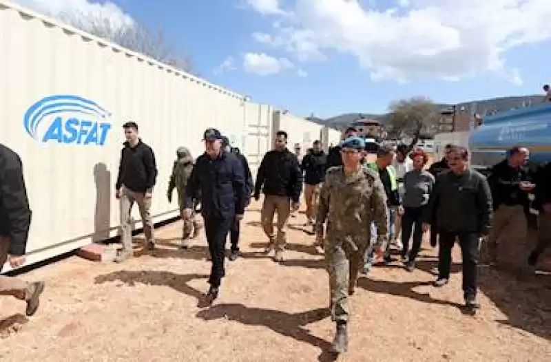 Hatay’da Çocukları Mehmetçik Okuluna Göndermeleri İçin Ailelerle Görüştü