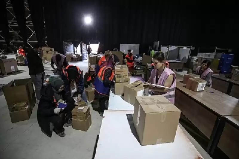 Türkiye'nin Dört Bir Yanından Gelen Gönüllüler Hataylı Depremzedeleri Yalnız Bırakmıyor