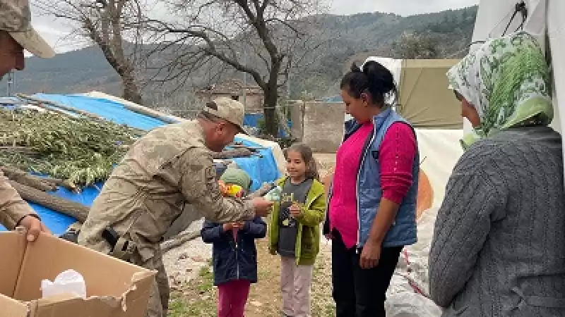 Jandarma Baba Oğul Hatay'da Depremzedelere Hizmet Etmenin Gururunu Yaşadı