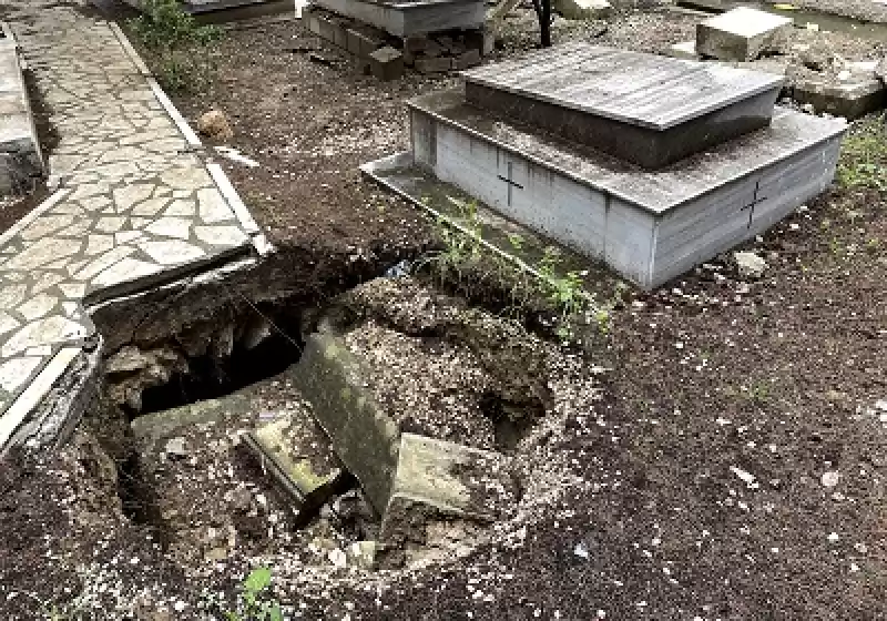 Depremler Hatay'daki Mezarlıkta Da Tahribata Neden Oldu
