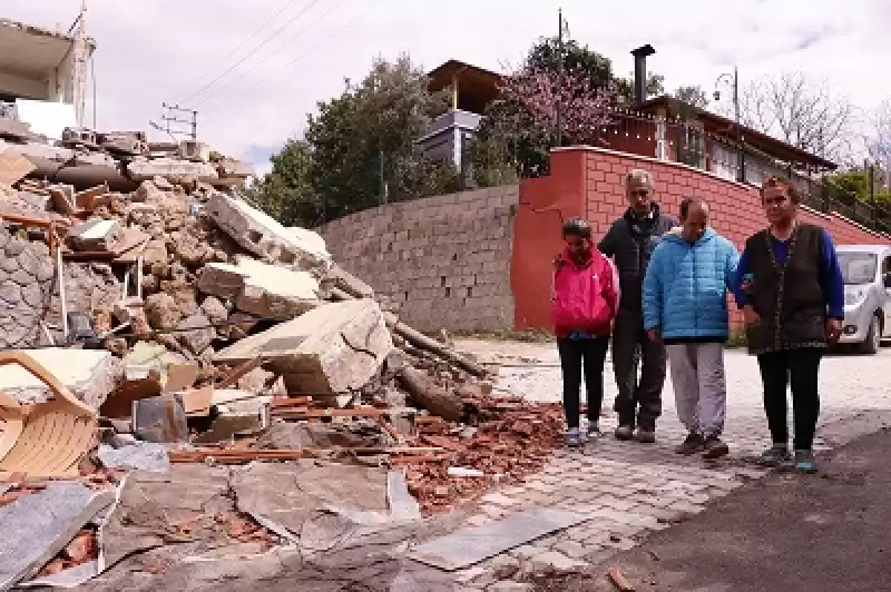 Depremde Evleri Yıkılan çift, Zihinsel Engelli çocukları Ile çadırda Yaşıyor