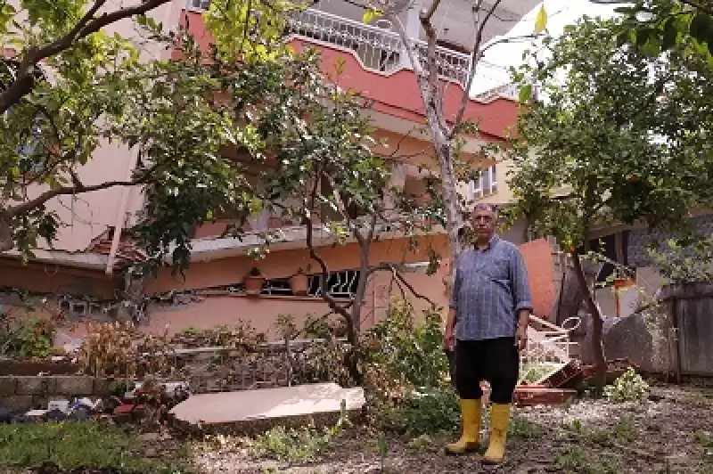 Hatay'da Evi Ağır Hasar Alan 70 Yaşındaki Adam, Hasta Eşine Barakada Bakıyor