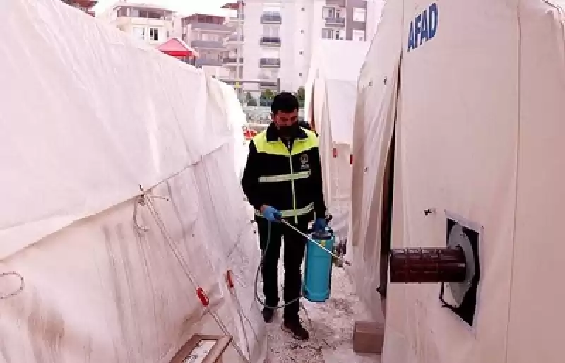 Gölcük Belediyesi, Hatay'da Ilaçlama çalışmalarına Katkı Veriyor