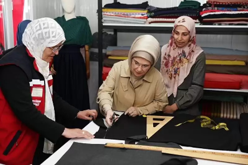 Emine Erdoğan, Hatay'da Depremzedelerle Bir Araya Geldi