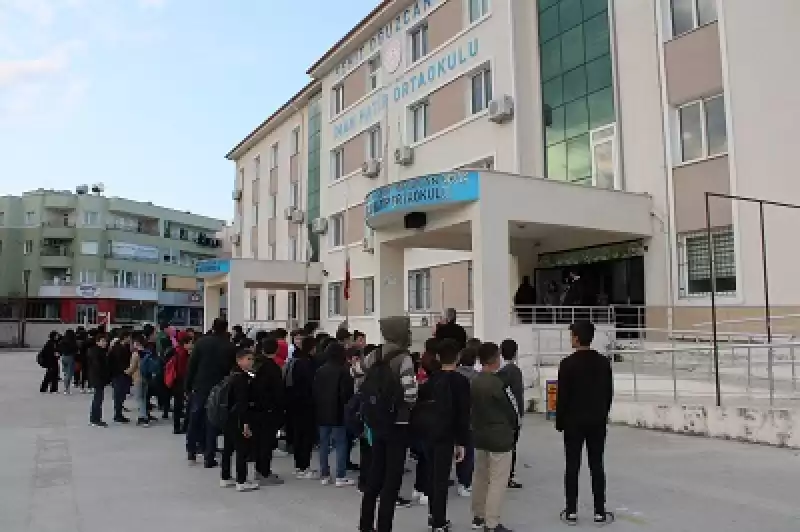 Depremden Etkilenen Hatay'ın 7 Ilçesindeki Okullarda Ders Zili çaldı