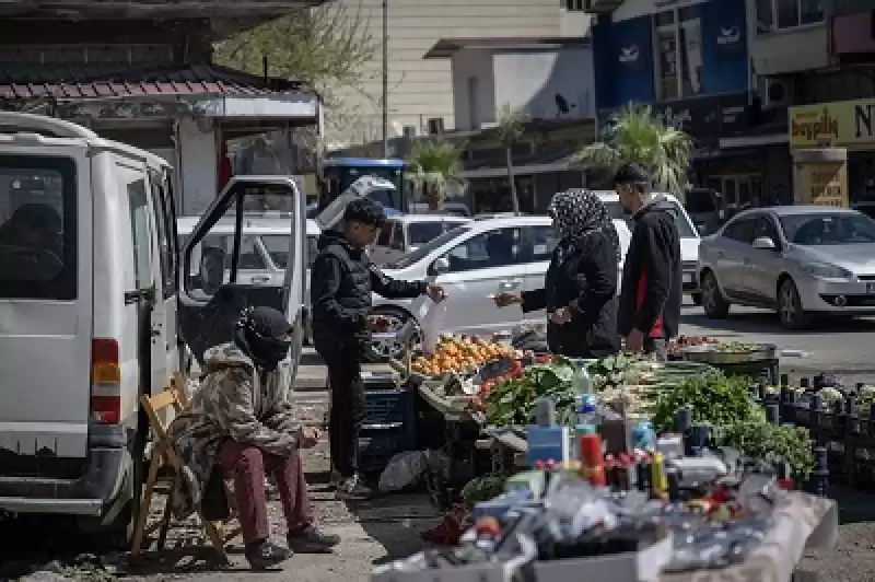 Hatay Esnafı Açtıkları Tezgahlarla Gidenlere 