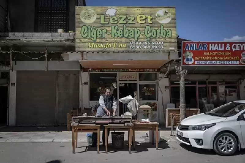 Hatay Esnafı Açtıkları Tezgahlarla Gidenlere