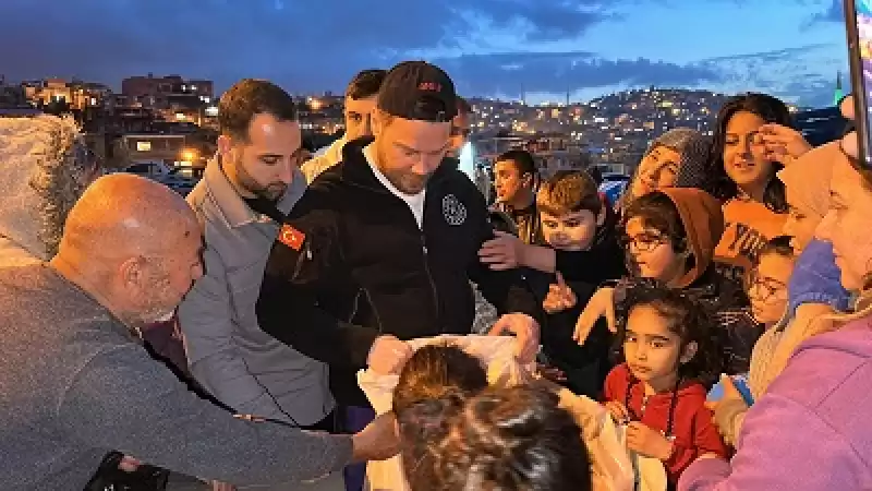 Ramazanı Deprem Bölgesinde Geçiren şarkıcı Sinan Akçıl'ı Afetzedelerin Metanetli Duruşu Etkiliyor: