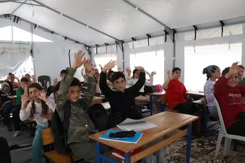 Hatay'daki Depremzede öğrenciler Prefabrik Okulda Eğitim Alacak