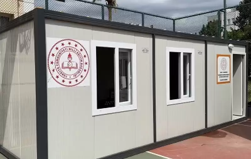 Hatay'da Konteyner Atölyede Depremzedelere Kuaför Hizmeti Sağlanıyor