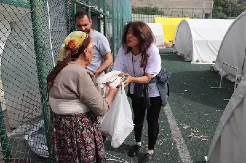Hayırseverlerin Desteğiyle Hazırladıkları Yemekleri çadır Kentte Dağıttılar