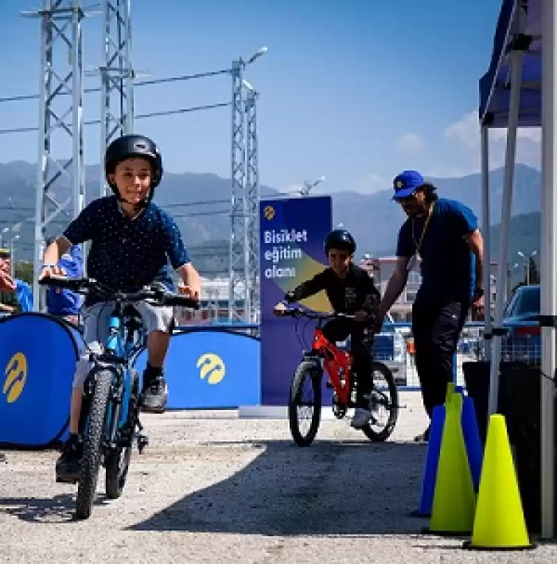 Turkcell’in ‘Çadırkent Etkinlikleri’nde Çocuklar 23 Nisan’ı Coşkuyla Kutladı 