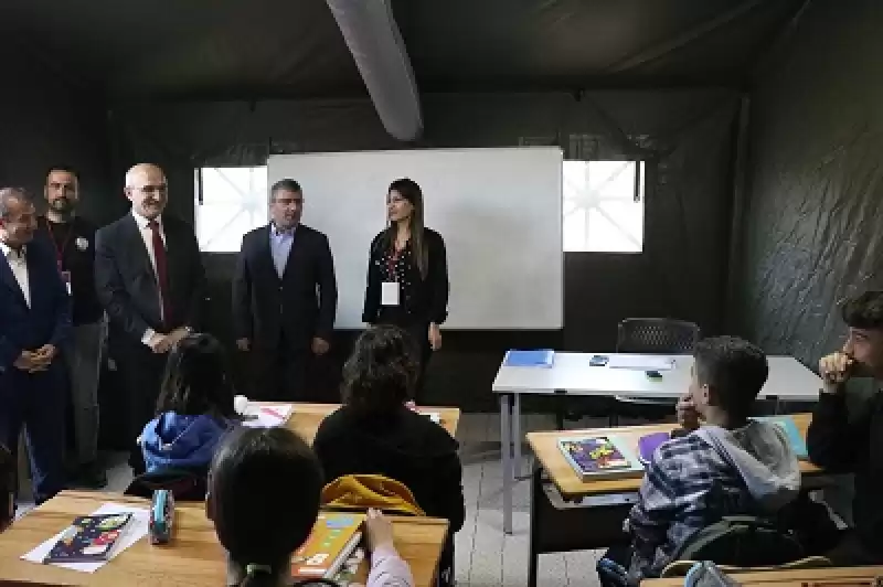 Milli Eğitim Bakan Yardımcısı Şensoy, Hatay'daki NATO çadır Kentinde öğrencilerle Buluştu
