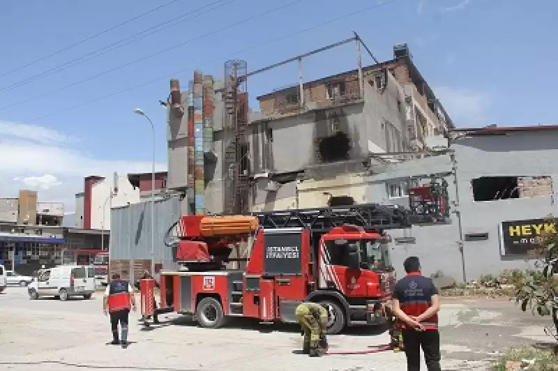 Hatay'da 3 Katlı Boya Atölyesinde çıkan Yangın Söndürüldü