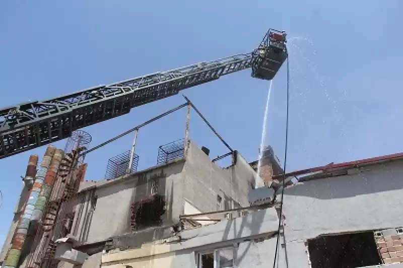 Hatay'da 3 Katlı Boya Atölyesinde çıkan Yangın Söndürüldü