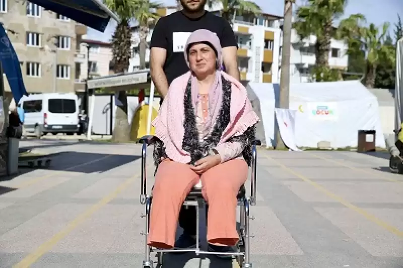 Depremde Bacaklarını Ve Kolunu Kaybeden Kadın, Protezle Ayağa Kalkmak Istiyor 