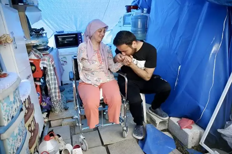 Depremde Bacaklarını Ve Kolunu Kaybeden Kadın, Protezle Ayağa Kalkmak Istiyor