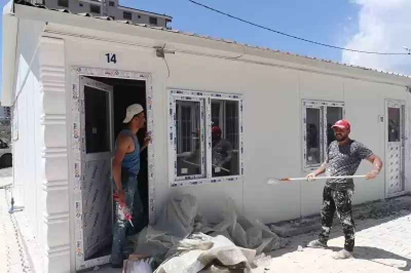 Hatay'da Depremde Büroları Yıkılan Avukatlar, Prefabrik Yazıhanelerde Hizmet Verecek