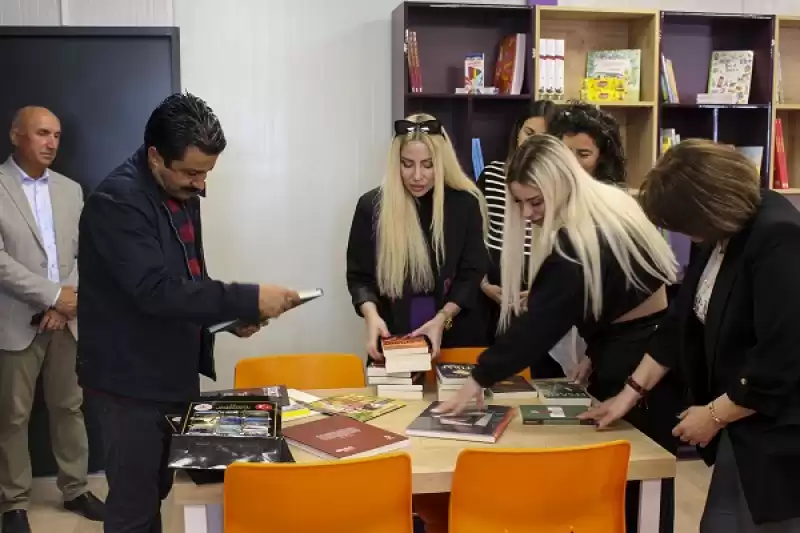 Hatay'da Depremzede çocuklar Konteyner Kentteki Kütüphanede Kitapla Buluştu