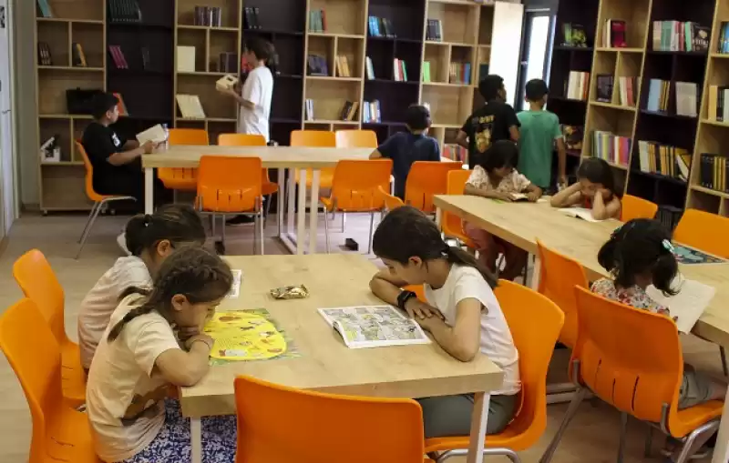 Hatay'da Depremzede çocuklar Konteyner Kentteki Kütüphanede Kitapla Buluştu