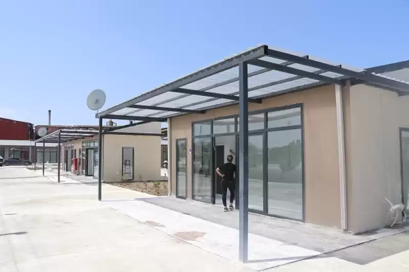 Hatay'da Yapımı Tamamlanan 67 Iş Yeri Depremzede Esnafa Teslim Edildi