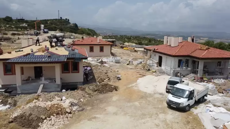 Hatay Altınözü'nde Depremzedeler Için Köy Tipi Afet Evlerinin Yapımı Sürüyor