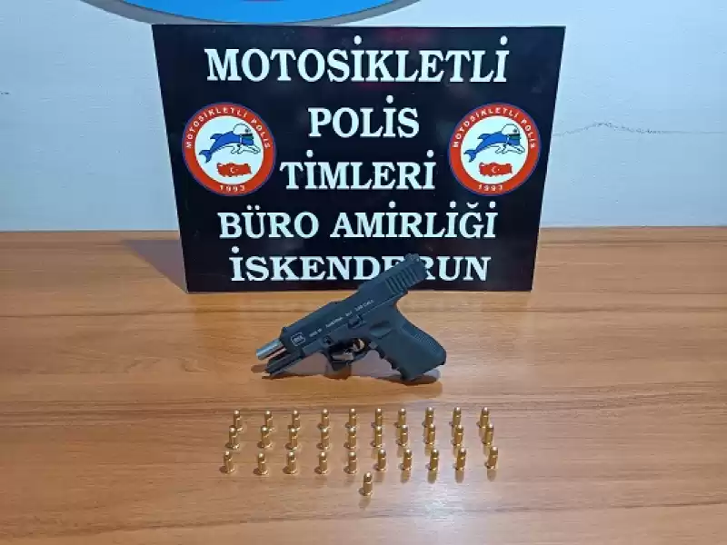 Durdurulan Motosiklet Sürücüsünde Silah Ve Fişek Ele Geçirildi