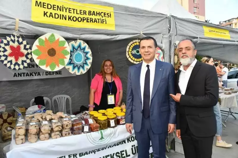 Hataylı Depremzede Esnaf Ve Sanatçılar Mersin'de Dayanışma Standı Açtı