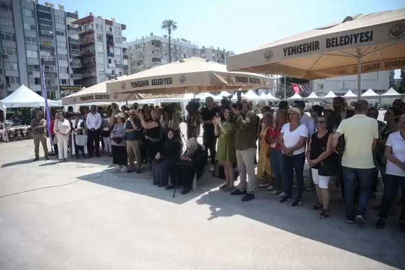 Hataylı Depremzede Esnaf Ve Sanatçılar Mersin'de Dayanışma Standında Buluştu 