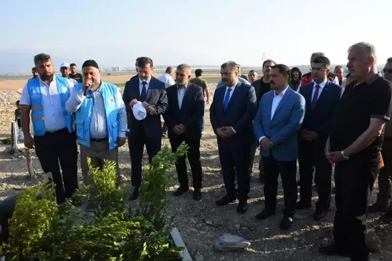 Sağlık Bakanı Koca, Hatay'da Bayram Namazının Ardından Konuştu