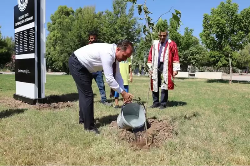  İskenderun Teknik Üniversitesi'nde Depremde ölenler Için Anıt Yapıldı 