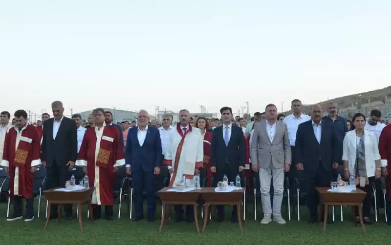 MKÜ Vakfı Başkanı Rende'den Okul Birincisine Plaket