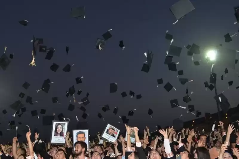 MKÜ'de Buruk Bir Mezuniyet Töreni