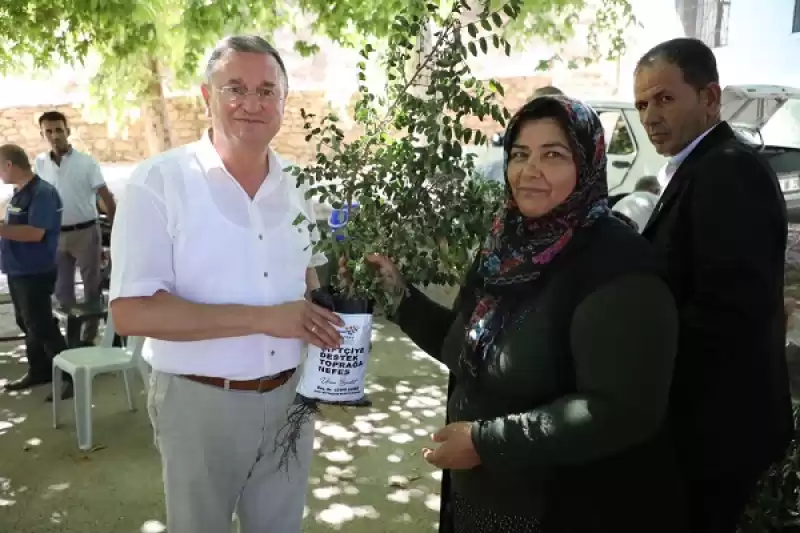 Lütfü Savaş Hassa Ilçesinde çiftçilerle Biraraya Geldi