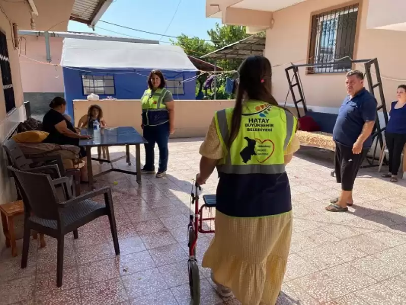 HBB Yürüme Zorluğu çeken Vatandaşa Sandalye Hediye Etti