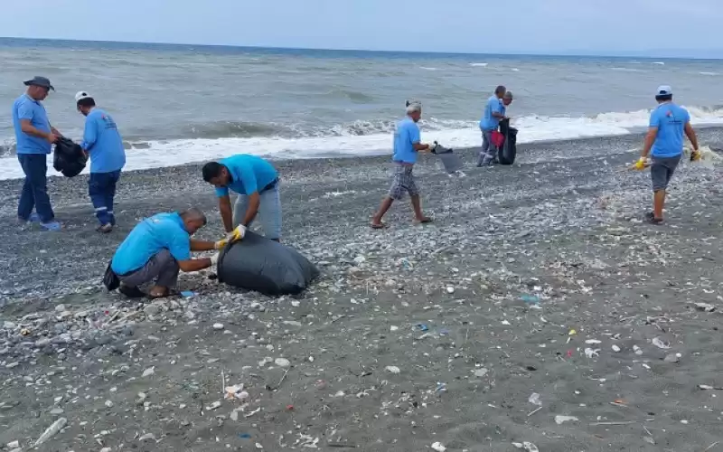 Hatay Sahilleri, HBB Tarafından Temizleniyor 