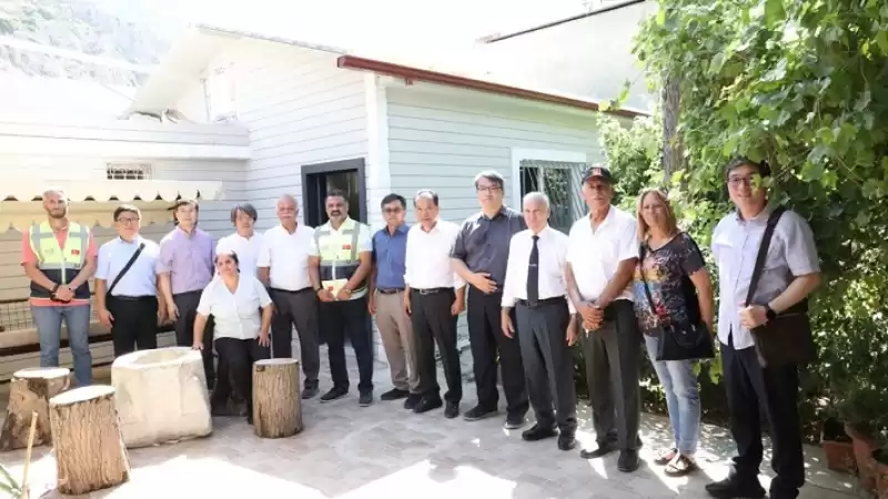 Depremzede Kore Gazilerine Koreli Kardeşleri El Uzattı 