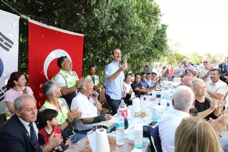 Depremzede Kore Gazilerine Koreli Kardeşleri El Uzattı