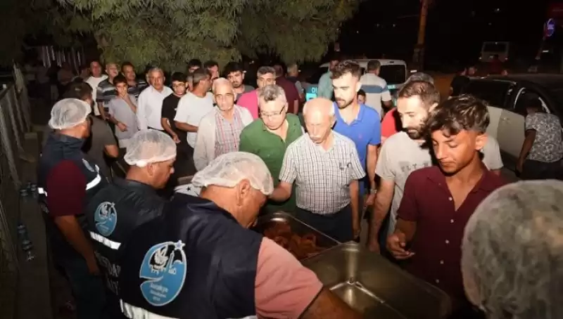 Antakya Belediyesi’nden Kandil Simidi Ve Tatlı Ikramı