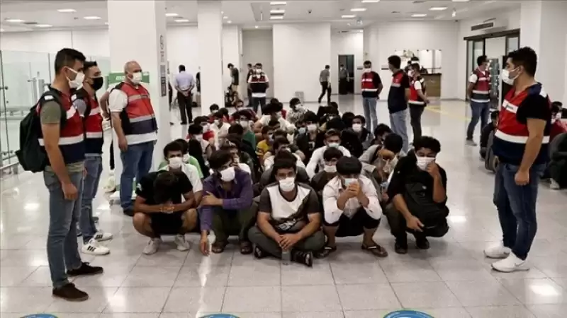42 Bin 875 Düzensiz Göçmen Sınır Dışı Edildi